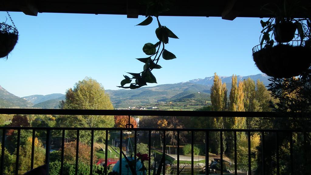 Casa Catharina Panzió La Seu d'Urgell Kültér fotó